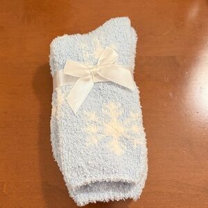 2/$7 if you bundle w/ another pair of butter socks. NWT blue snowflake socks